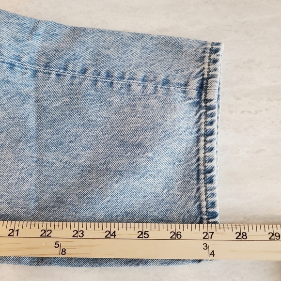 American Eagle Mom Jeans Womens 16 Busted Knee Light Acid Wash Ankle length - Picture 7 of 11